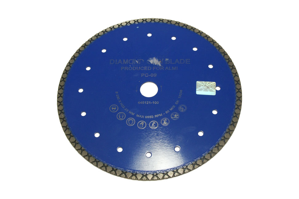 Отрезной алмазный диск d 230мм по бетону с ромбовидным сегментом
